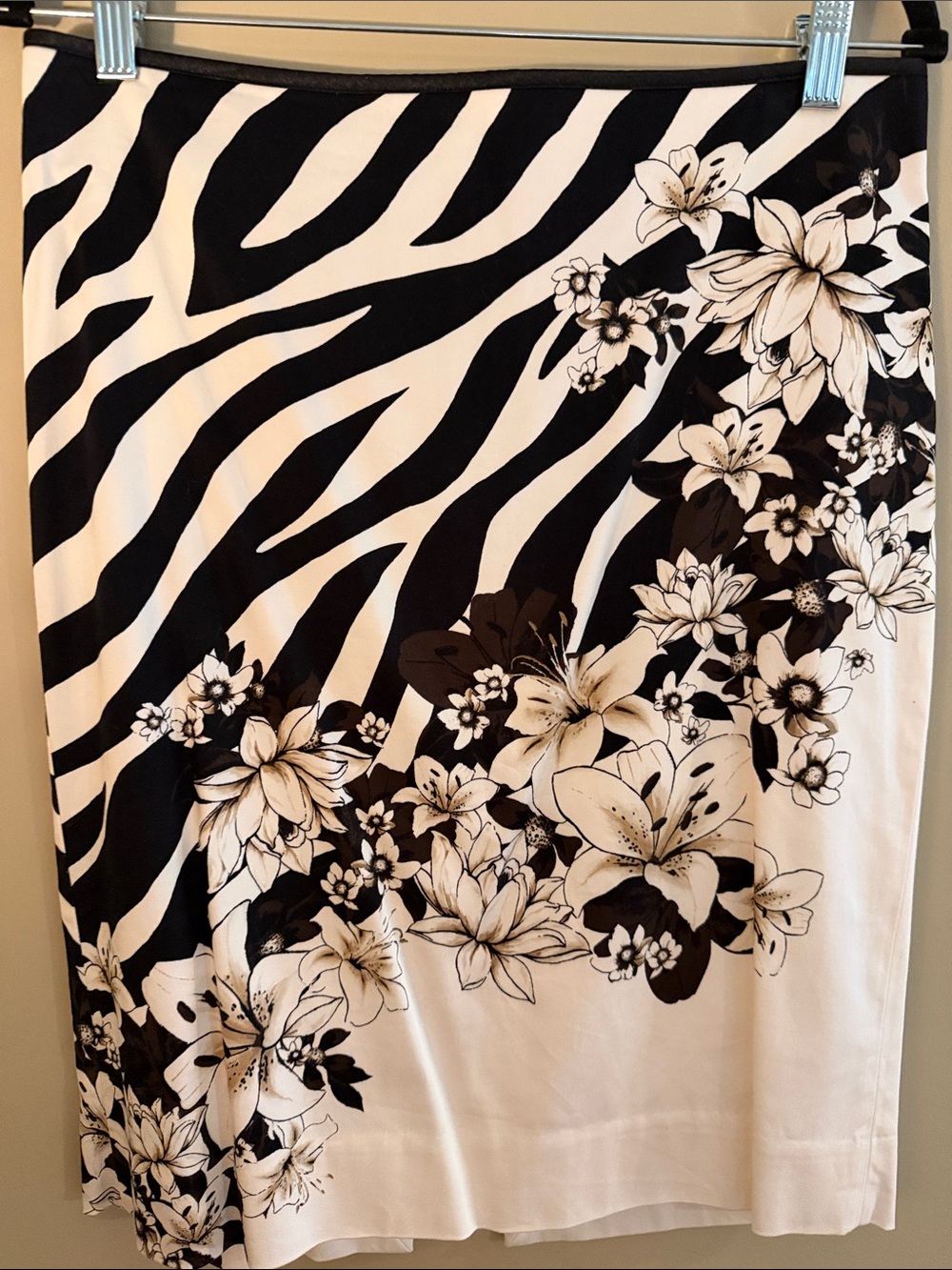 WHBM Black & White Floral Zebra Skirt Size 8